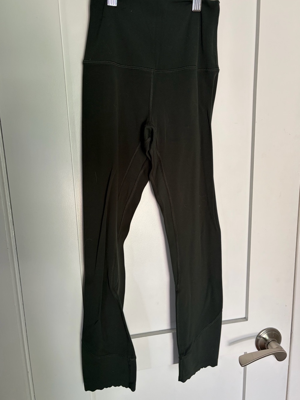 28. Size 2 LULULEMON Dark Green Align Leggings W/ Cute Scalloped Edges